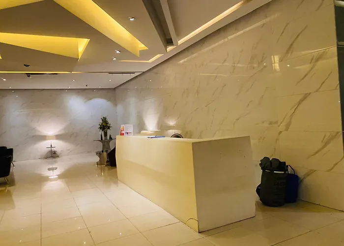 Cozy With Balcony Netflix Free Access To Pool And Gym 100mbps Apartment Manila