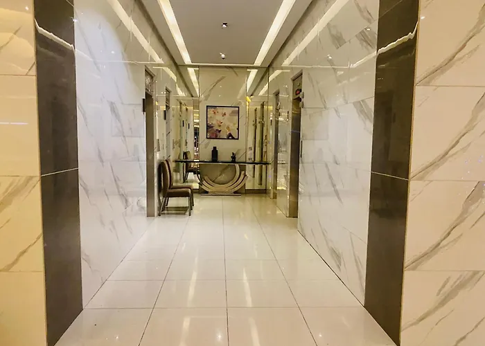 Cozy With Balcony Netflix Free Access To Pool And Gym 100mbps Apartment Manila