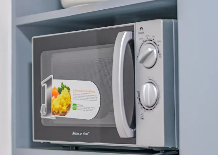 Cozy With Balcony Netflix Free Access To Pool And Gym 100mbps Apartment *