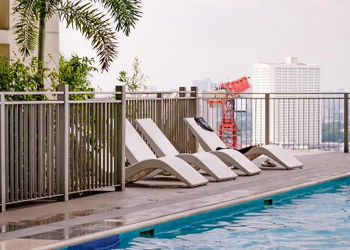 Apartment Cozy With Balcony Netflix Free Access To Pool And Gym 100mbps Manila