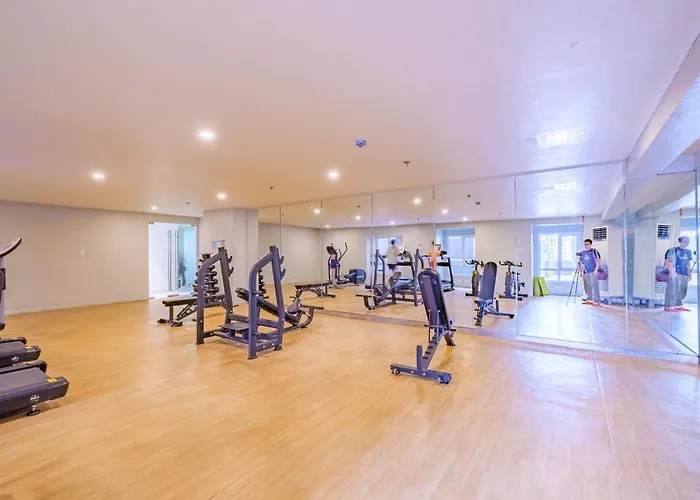 Cozy With Balcony Netflix Free Access To Pool And Gym 100mbps * Manila