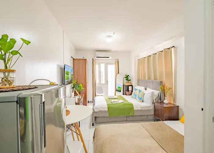 Cozy With Balcony Netflix Free Access To Pool And Gym 100mbps Manila