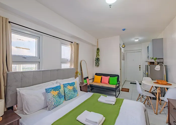 Cozy With Balcony Netflix Free Access To Pool And Gym 100mbps