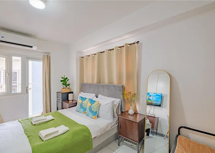 Apartment Cozy With Balcony Netflix Free Access To Pool And Gym 100mbps Manila